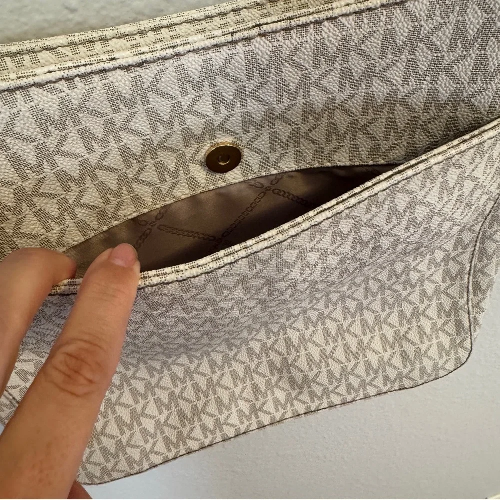 Michael Kors Jetsetter Crossbody